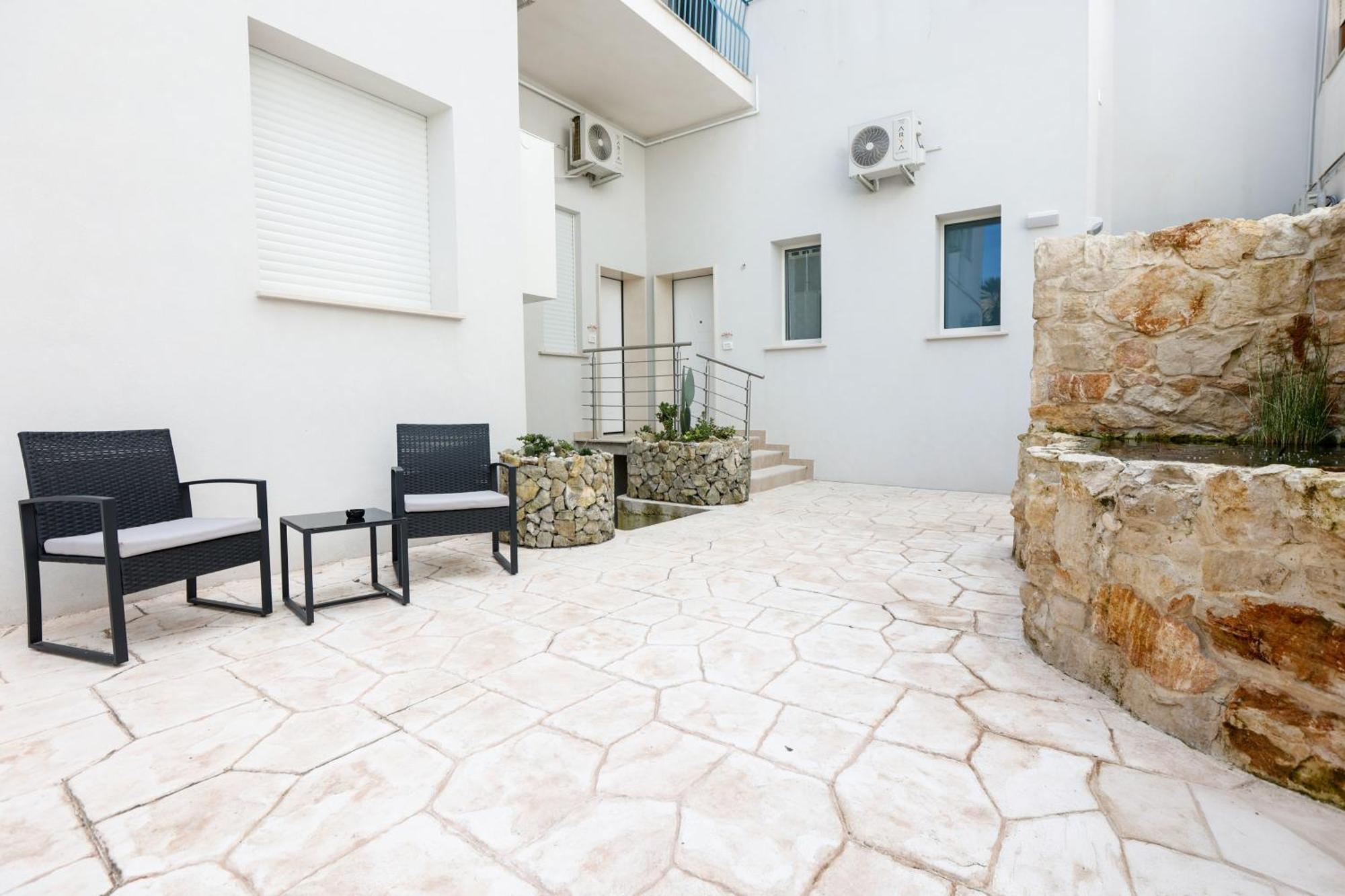 Apartmán Elegante Bilocale Con Giardino Lecce Exteriér fotografie